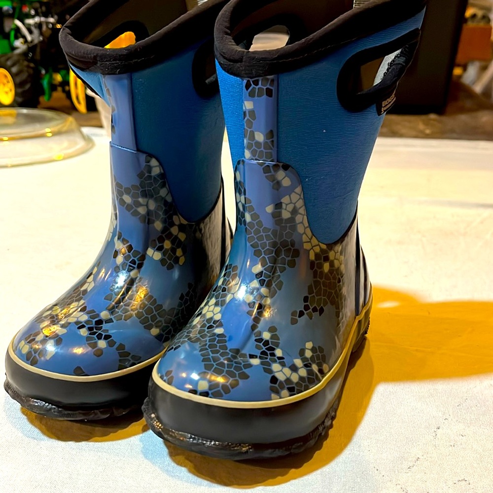 Winter Bogs Boots - Small Kids Size 9 - US9/EURO 25